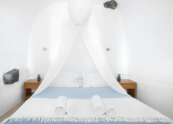 Gabbiano Traditional Cave Oia