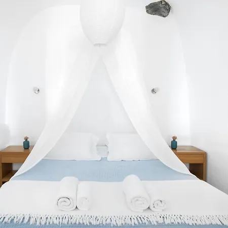 Gabbiano Traditional Cave Oia